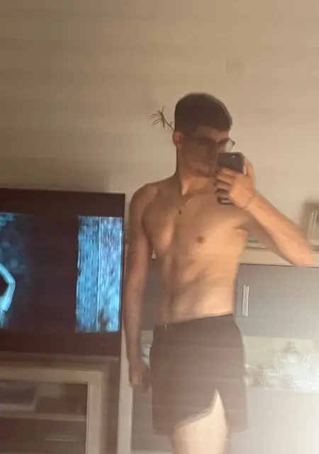 Я Iváncito, 20, из Мадрида, ищу знакомства без обязательств