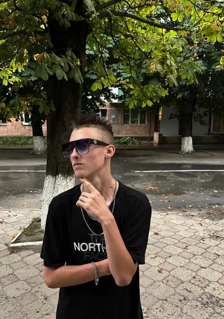 Олег из Хмельницкого, мне 21, познакомлюсь для вирта