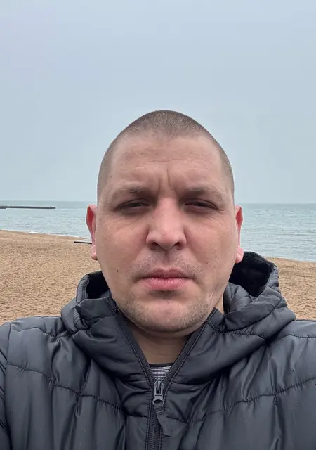 Я Александр, 34 років, знайомлюсь для відкриті стосунки у Макіївці