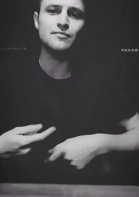 Я Денис, 29 років з Харкова, шукаю знайомства без зобов'язань