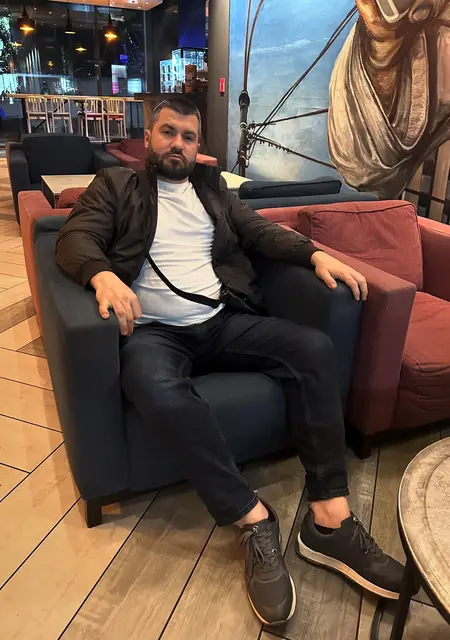 Ігор из Черновцов, мне 32, познакомлюсь для приятного времяпровождения