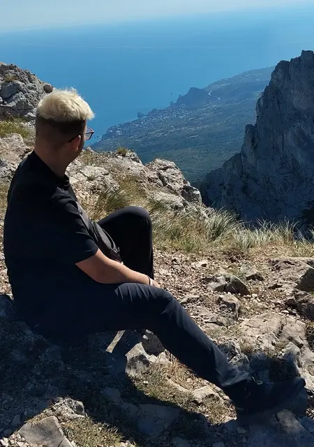 Герман з Маріуполя, мені 20 років, познайомлюсь для спілкування