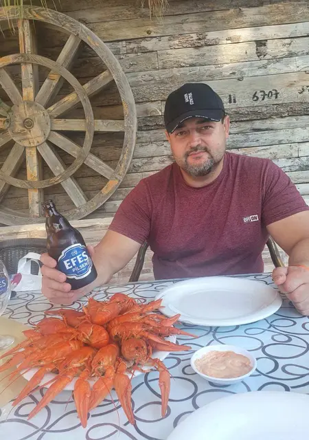 Андрей из Донецка, ищу на сайте знакомства без обязательств