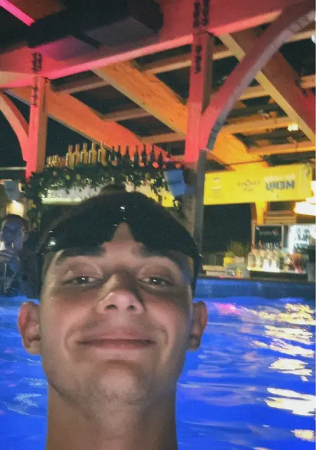 Я Андрей, 19, знакомлюсь для общения в Киеве