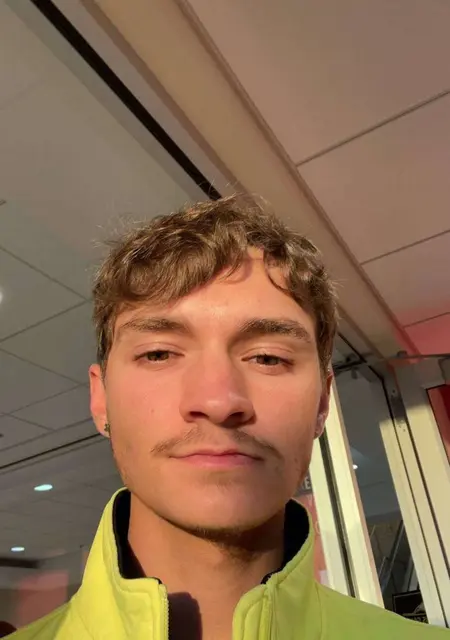 Maksim из Каменского, мне 22, познакомлюсь на одну ночь