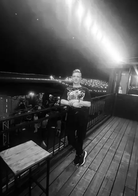 Я Захар, 21, из Сарагосы, ищу знакомства на одну ночь