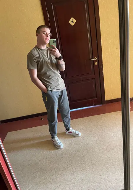 Я Kirill, 21, из Луганска, ищу знакомство для постоянных отношений
