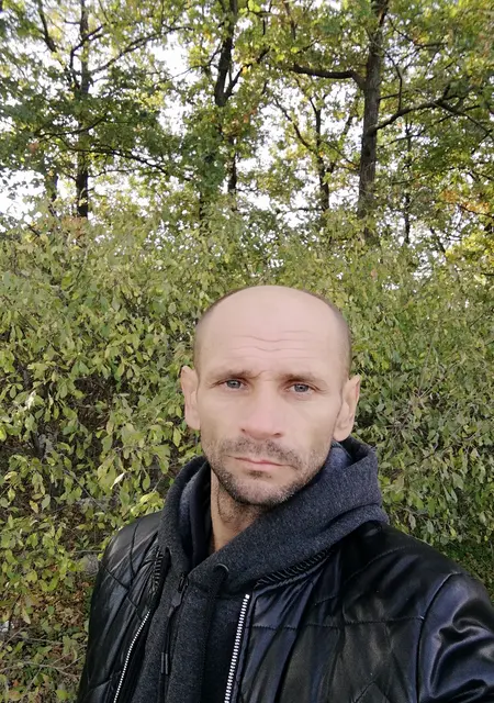 Дима з Кропивницького, мені 46 років, познайомлюсь без зобов'язань