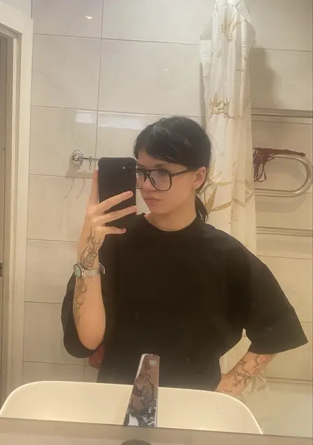 Я Влада, 18, из Гомеля, ищу знакомство для совместных путешествий