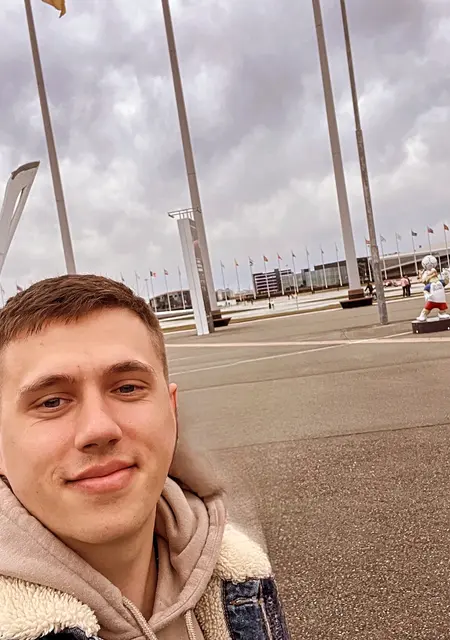 Maksim из Нью Малден, мне 28, познакомлюсь на одну ночь