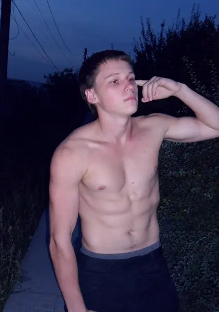 Я Денис, 33, из Луганска, ищу знакомства без обязательств