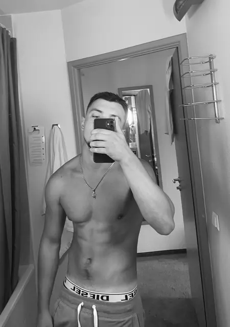 Dmytrii из Гамбурга, мне 28, познакомлюсь для приятного времяпровождения