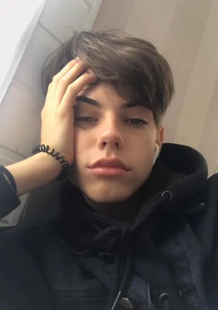 Я Влад, 22, из Бучача, ищу знакомство для общения