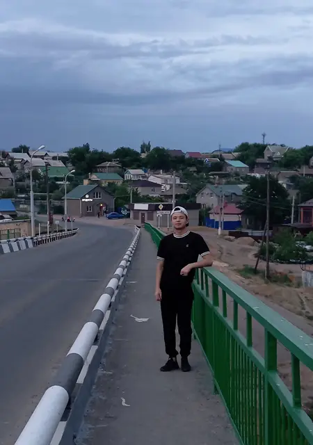 Зафар из Франкфурта-на-майне, мне 20, познакомлюсь для дружбы