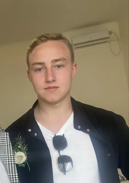 Я Валентин, 19, знакомлюсь без обязательств в Хмельницком