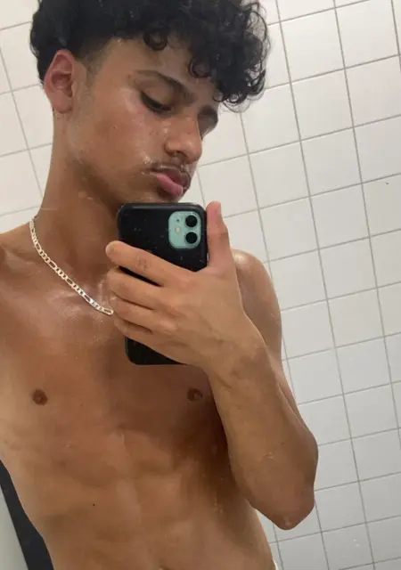 Я Karim, 18, знакомлюсь на одну ночь в Франкфурте-на-майне