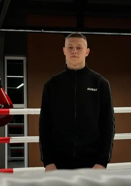 Я Максим, 19, из Сарагосы, ищу знакомство для вирта