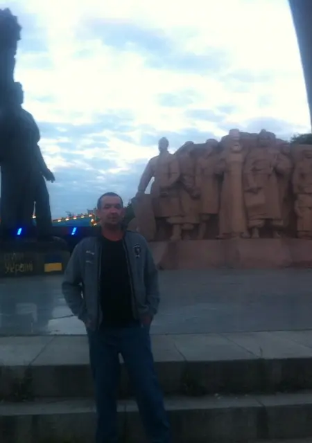 Я Алекс, 44, из Житомира, ищу знакомство для приятного времяпровождения