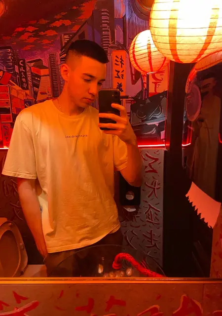 Я Юрій, 21, знакомлюсь на одну ночь в Черновцах