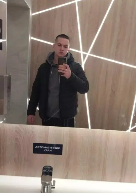 Дмитрий з Кам'янського, мені 23 років, познайомлюсь для приємного проведення часу