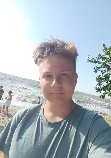 Я Павел, 20, из Горловки, ищу знакомства на одну ночь