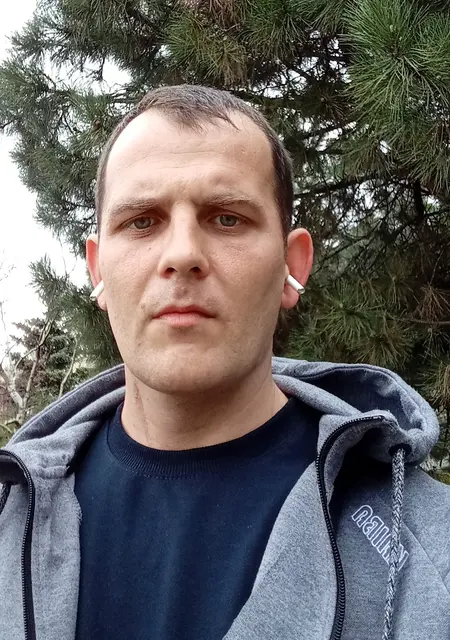 Я Артем, 35, знакомлюсь без обязательств в Славянске