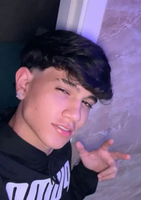 Я Gabriel, 18, из Витория, ищу знакомство для постоянных отношений