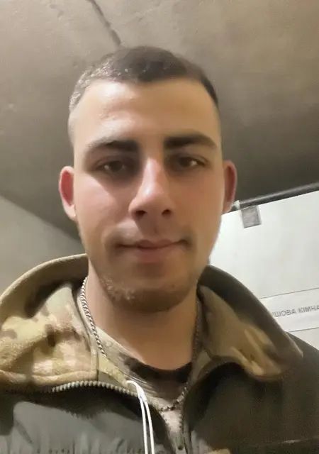 Mixail из Доброполья, мне 24, познакомлюсь на одну ночь