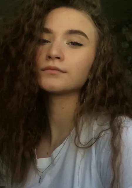 Я Аня, 21 років з Києва, шукаю знайомство для вірт