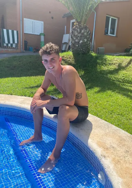 Я Guille, 26, знакомлюсь на одну ночь в Mollet del Vallès