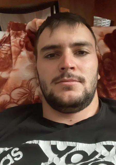 Я Станислав, 27, из Перевальска, ищу знакомства без обязательств