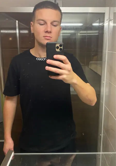 Анатолий из Риги, мне 26, познакомлюсь для дружбы