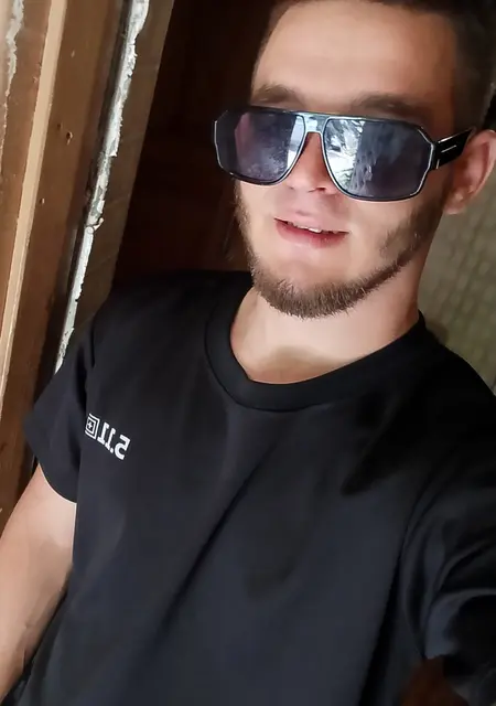 Александр из Донецка, мне 20, познакомлюсь на одну ночь