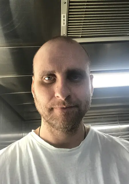 Я Михаил, 41 років з Херсона, шукаю знайомства на одну ніч