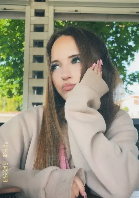 Я Леночка, 20, из Киева, ищу знакомство для общения