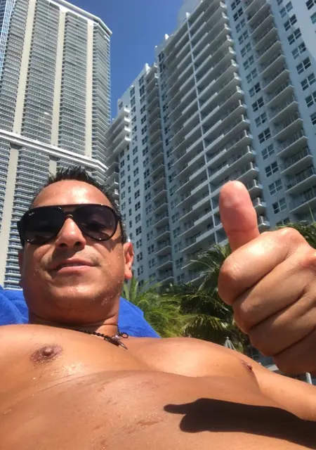 Я Leo, 45, из Барселоны, ищу знакомство для приятного времяпровождения