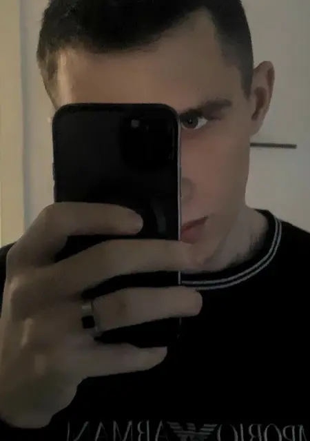 Кирилл из Горловки, мне 22, познакомлюсь на одну ночь