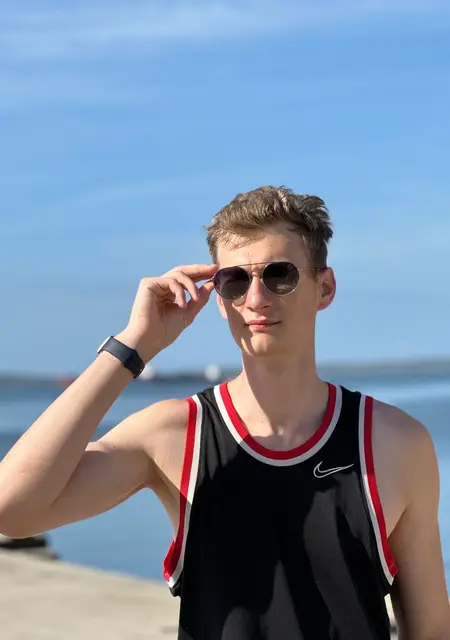 Я Антон, 21, знакомлюсь без обязательств в Минске