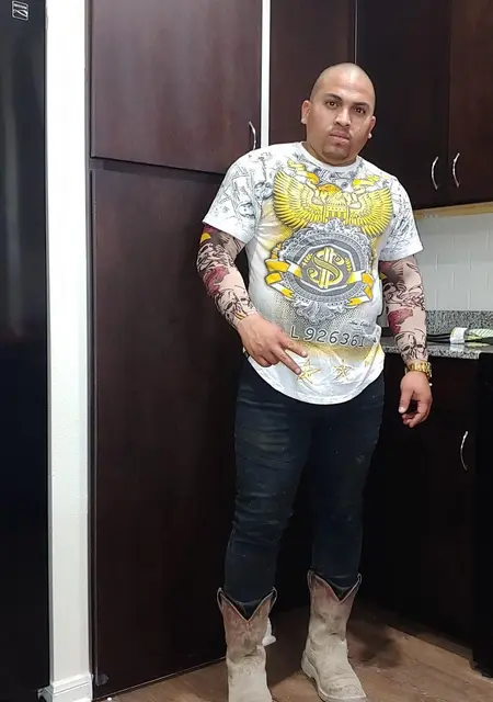 I'm Pablo, 37 from London, seeking connections for pleasant pastime