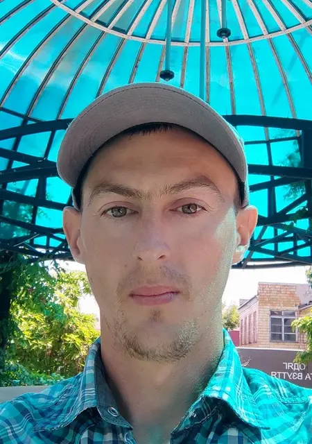 Ваня з Бердянська, шукаю на сайті знайомства без зобов'язань