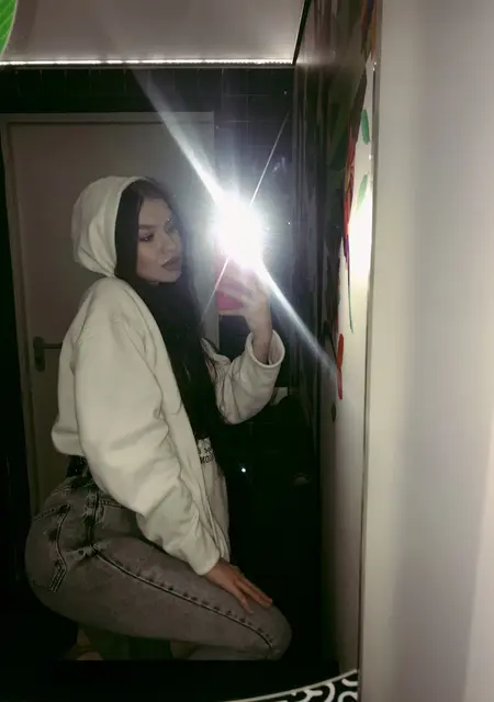 Карина з Львів, шукаю на сайті приємне проведення часу