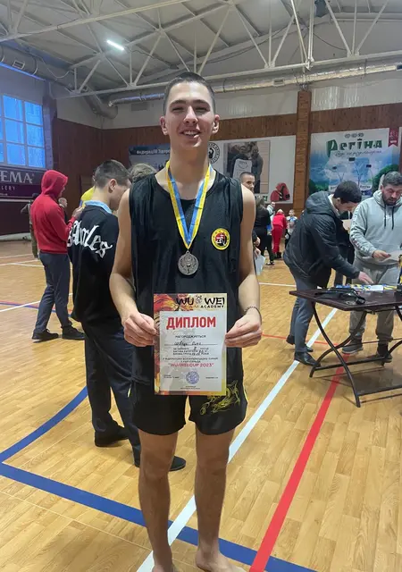 Я Олег, 21, из Винницы, ищу знакомства на одну ночь