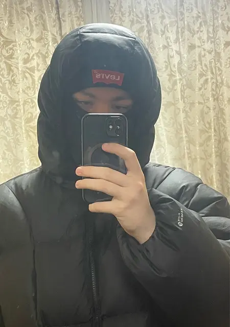 Я Евгений, 19, из Донецка, ищу знакомства без обязательств