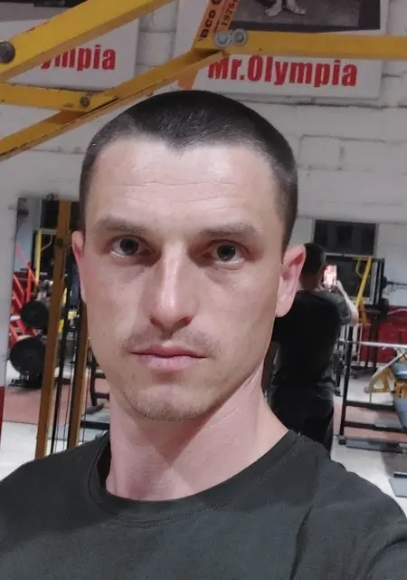 Я Саша, 35 років з Мелітополя, шукаю знайомства на одну ніч