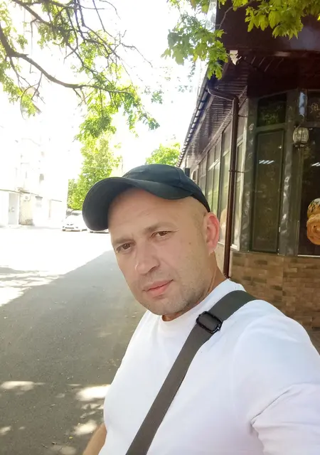 Я Віталік, 40, знакомлюсь для приятного времяпровождения в Николаеве