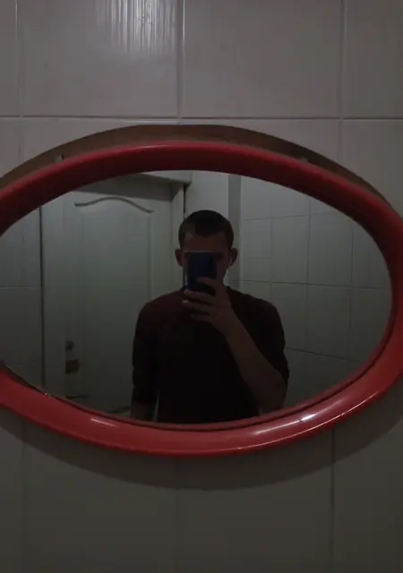 Я Игорь, 21 років з Дніпра, шукаю знайомства без зобов'язань