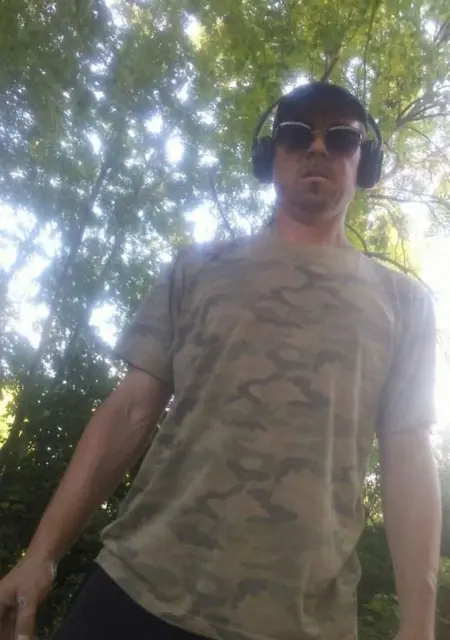 Adrian из Варшавы, мне 39, познакомлюсь