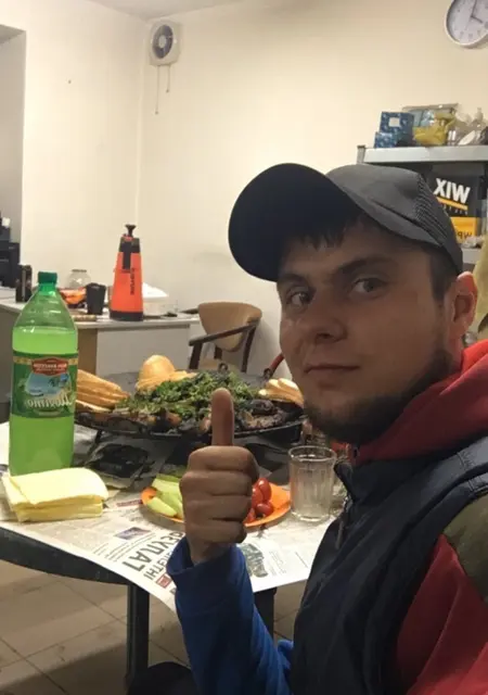 Я Серега, 31, из Знаменки, ищу знакомства без обязательств