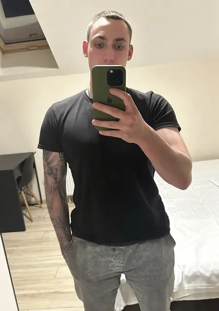 Я Евгений, 22 років з Кременчук, шукаю знайомства без зобов'язань