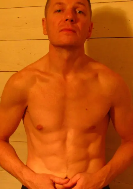 Иннокентий из Николаева, мне 46, познакомлюсь для приятного времяпровождения